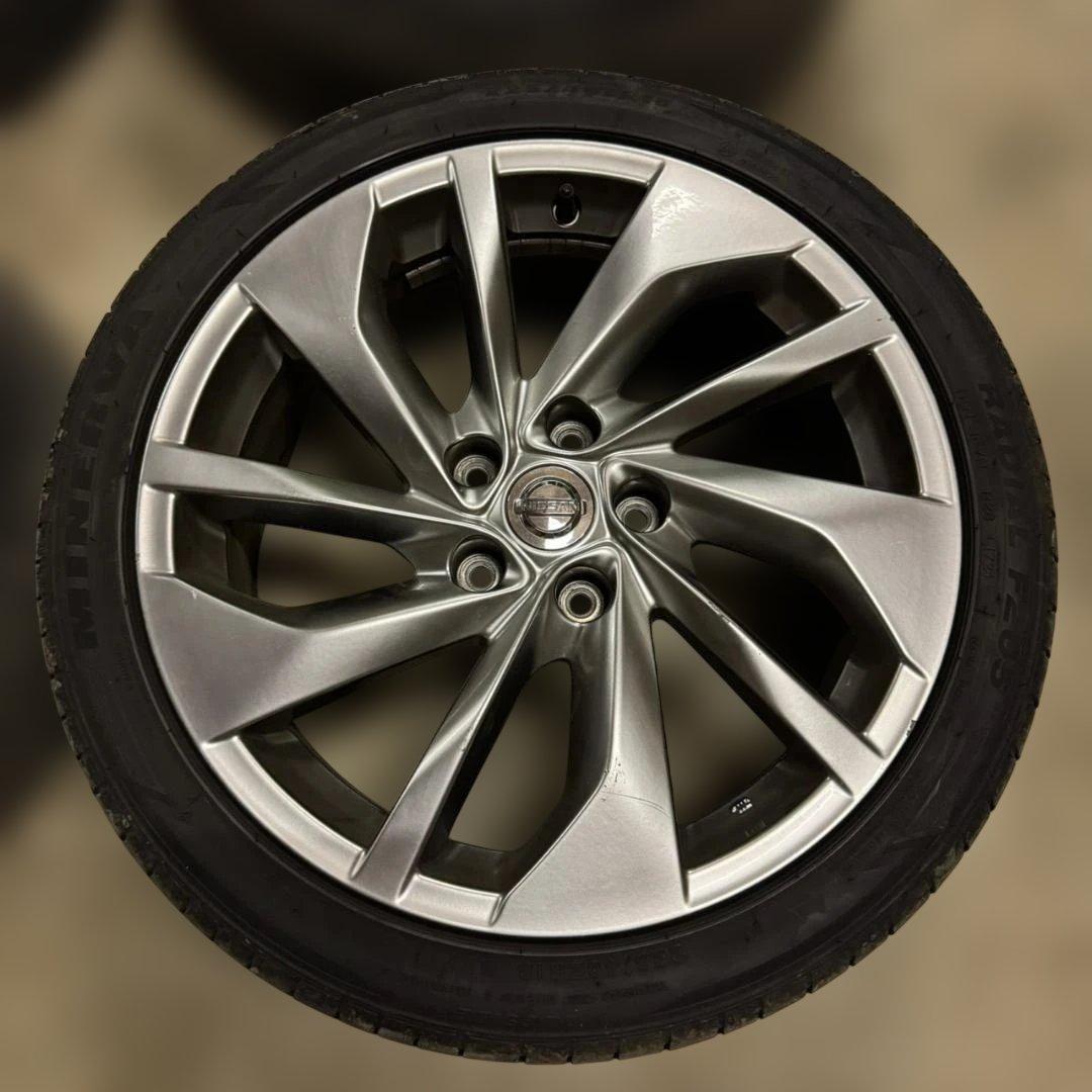 ロ*グ様 【純正流用✨️】エクストレイル 純正 ホイール セレナにて使用 18イ