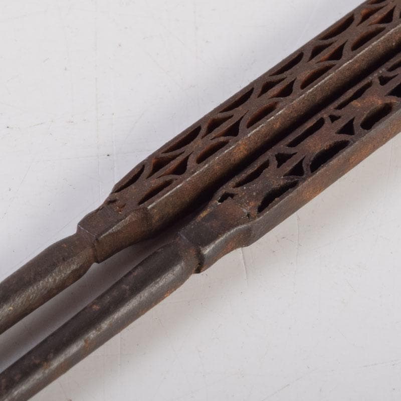 茶道具　古鉄　四方すかし飾　火箸　時代箱　V　8962