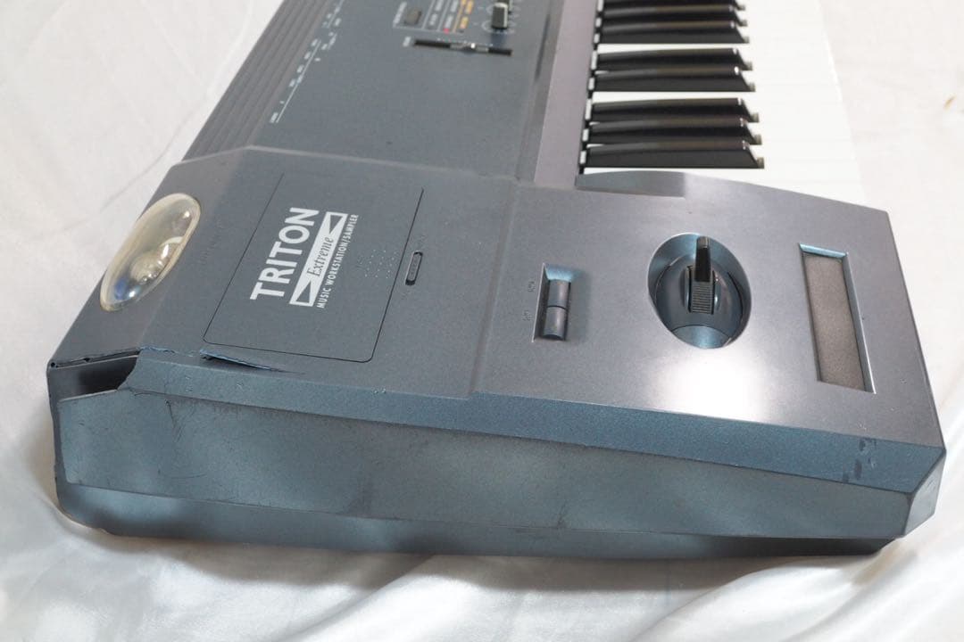 KORG シンセサイザー TRITON Extreme 76鍵
