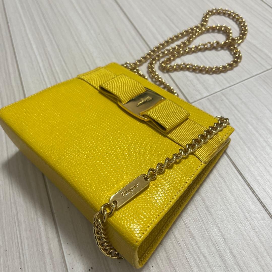 フェラガモ　ヴァラ　リボン　イエロー　がま口　ミニ　チェーン　ショルダーバッグ