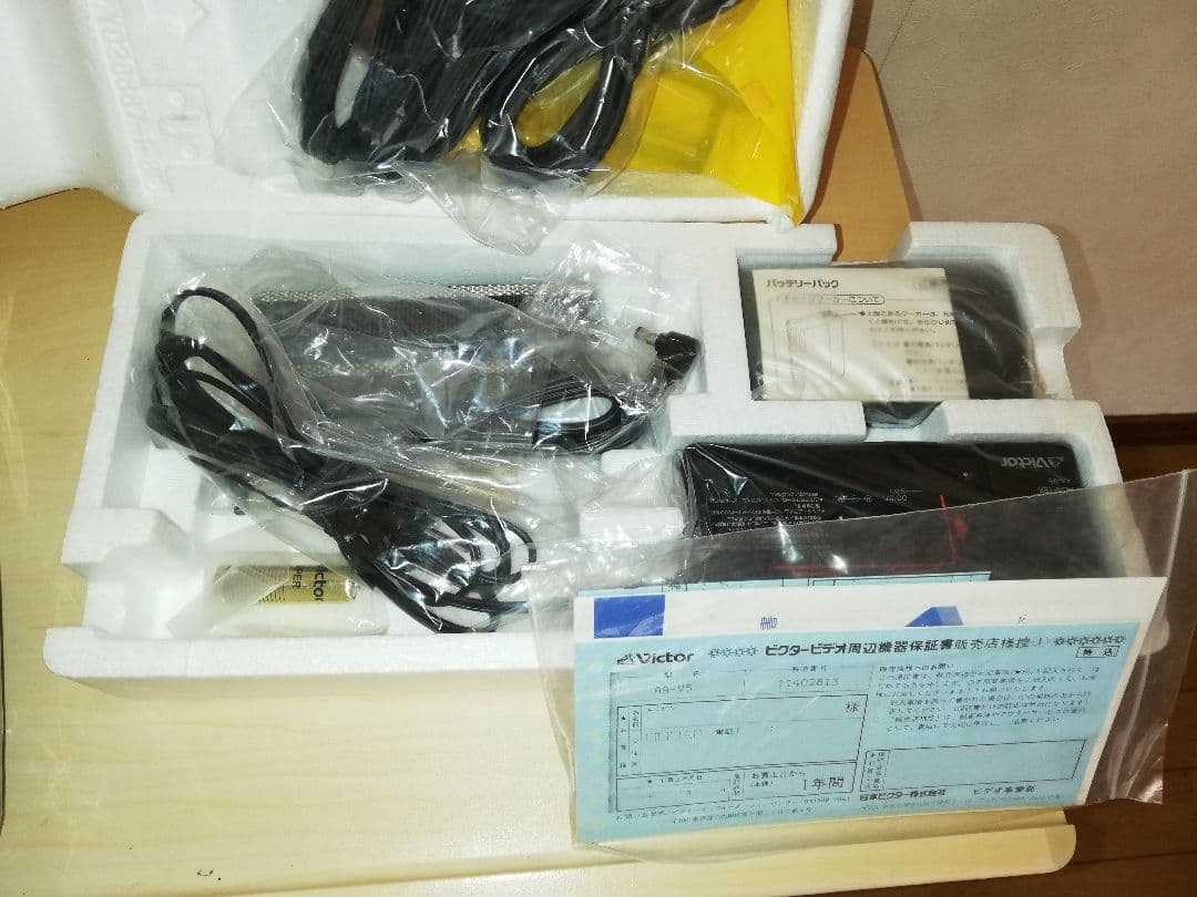 ♦今月末まで価格♥ビクターSVHS−CビデオカメラGRーS505SET