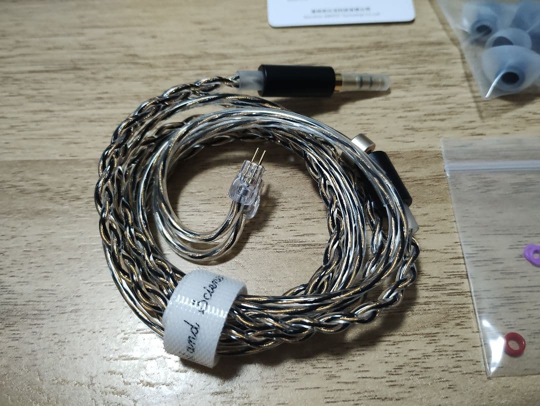 ★「SIMGOT EW300 」クラスを超えた解像感とポテンシャルの有線イヤホン