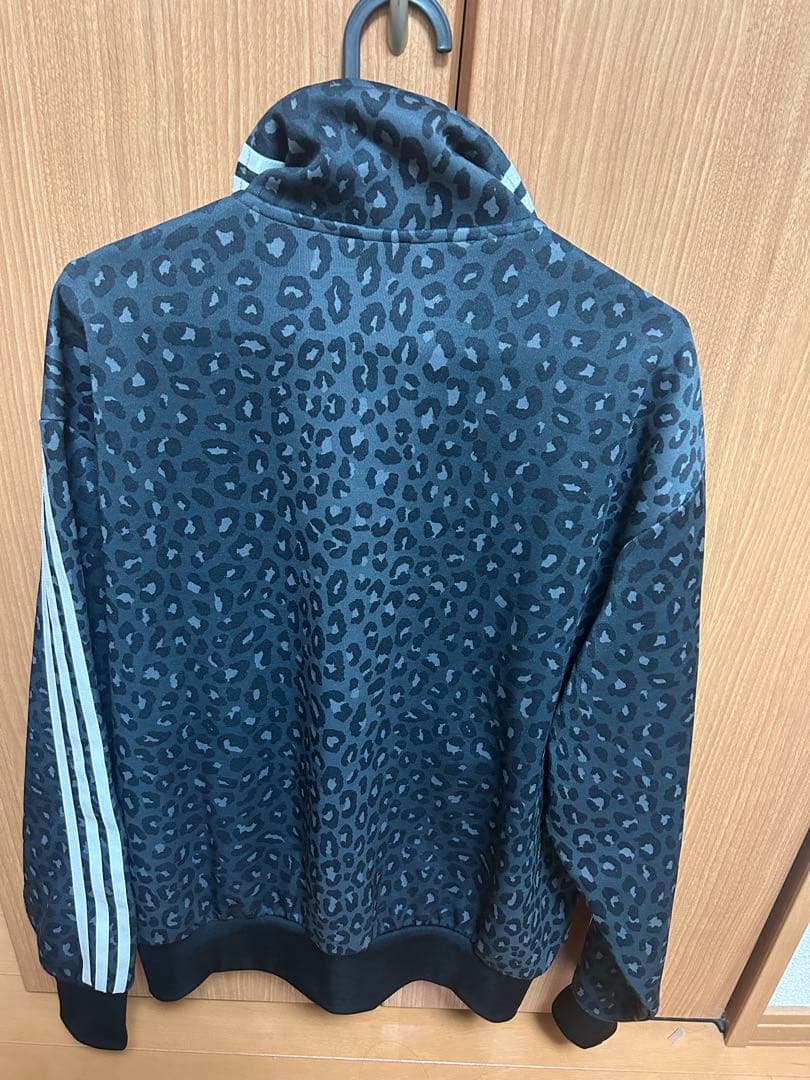 アディダス ヒョウ柄 ジャケット