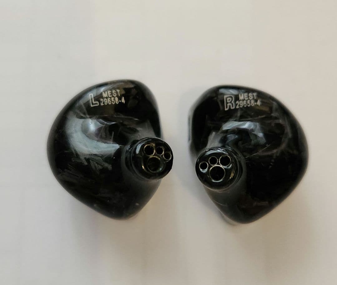 イヤホン Unique Melody MEST