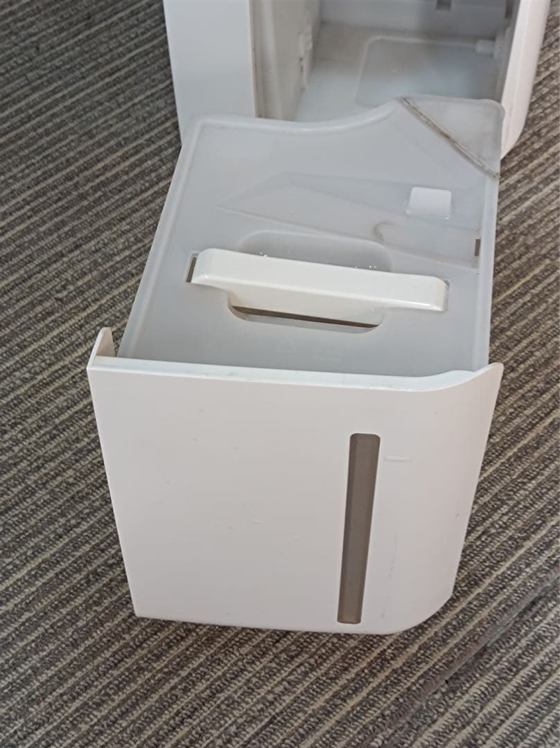 [八6587] シャープ 2020年製 除湿機 CV-J120-W