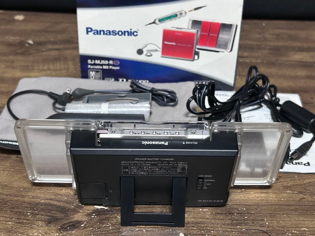 美品　稼働品　Panasonic ポータブルMDプレーヤー レッド