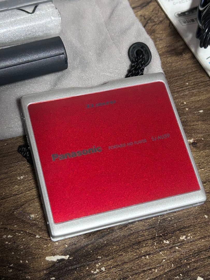 美品　稼働品　Panasonic ポータブルMDプレーヤー レッド
