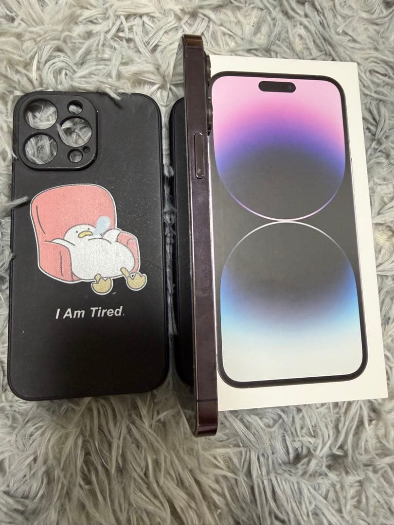 iPhone 14 Pro Max ディープ・パープルケース付き