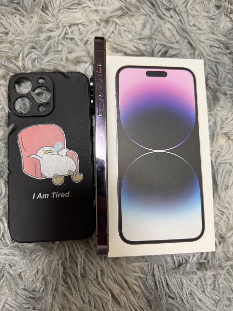 iPhone 14 Pro Max ディープ・パープルケース付き