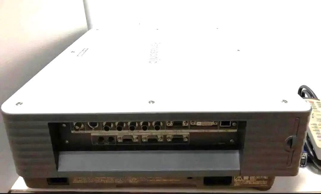 ランプ新品　PANASONIC PT-D5700 HDMI対応可6000ルーメン