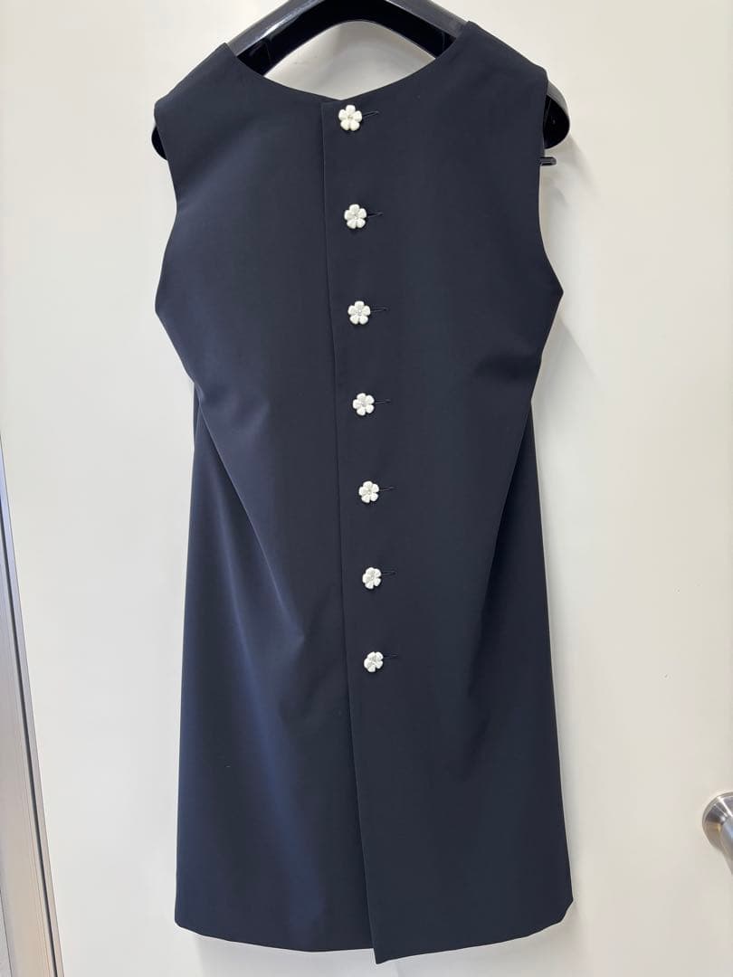 新品M'S GRACY ブラック Vネック ジレ38 後ろボタン