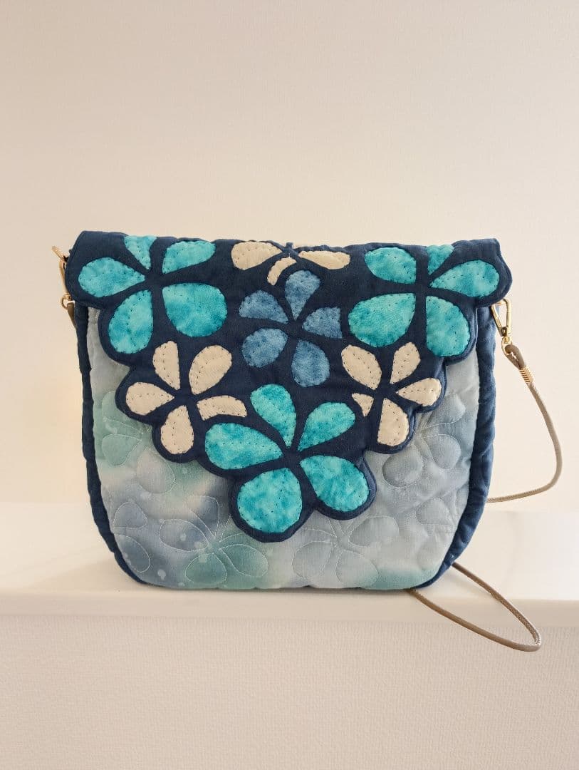 ハワイアンキルト　ハンドメイド　フラップ付きショルダーバッグ