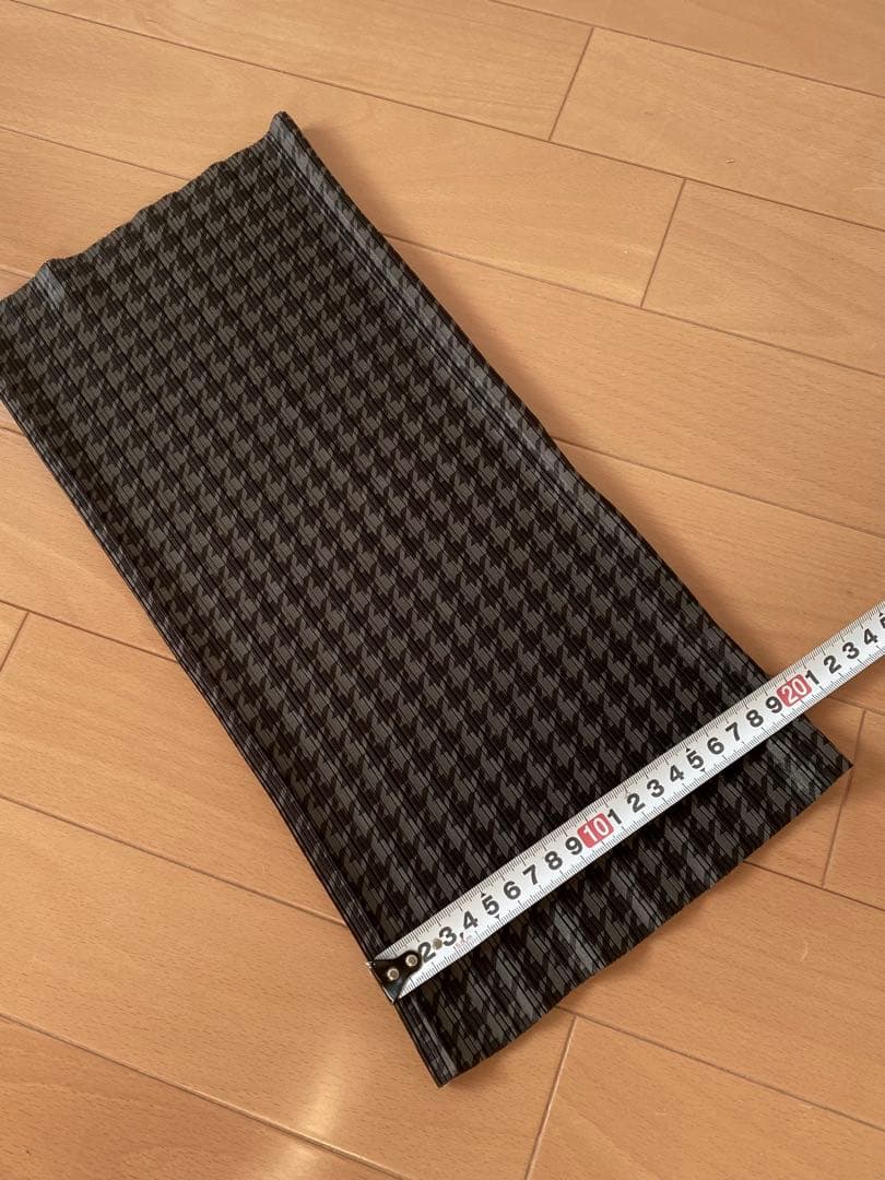 PLEATS PLEASE 黒とグレーのチェック柄　タートルネック付き