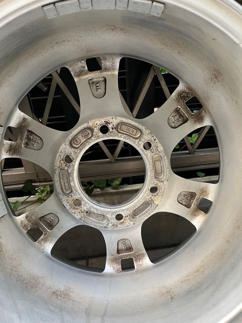 2sss3 ❄️スタッドレスタイヤ❄️ランクル サーフ プラド ハイラックス