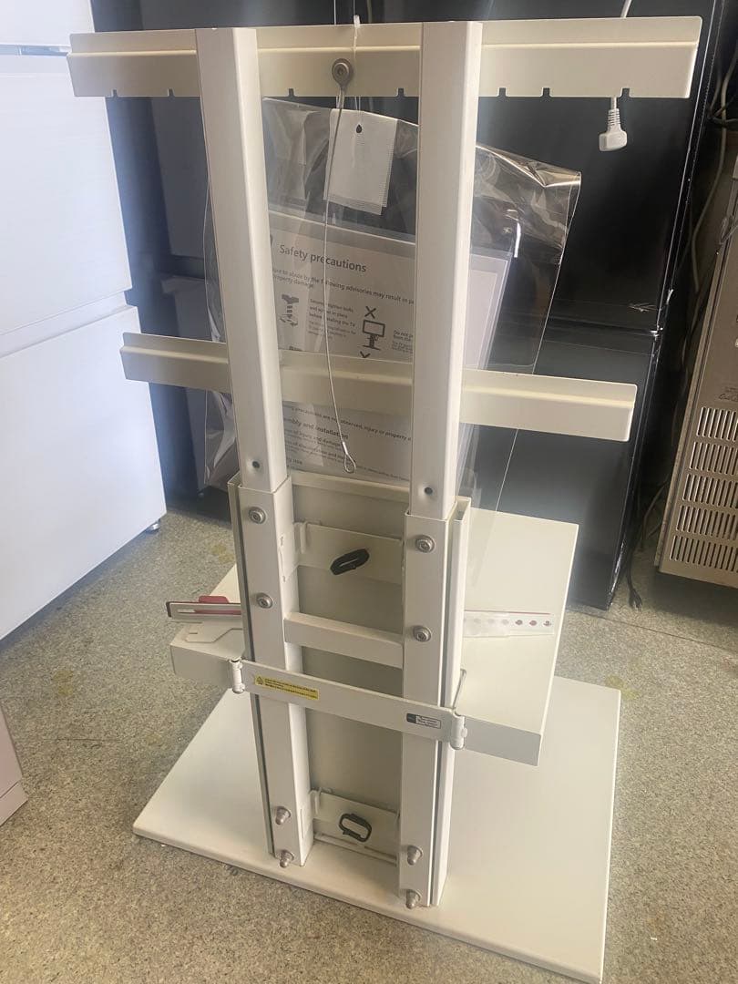 じゆんじゆん　テレビスタンド WALL V2 ロータイプ 棚板付き