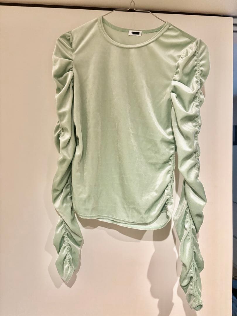 ＜H＞ベロア シャーリングスリーブカットソー