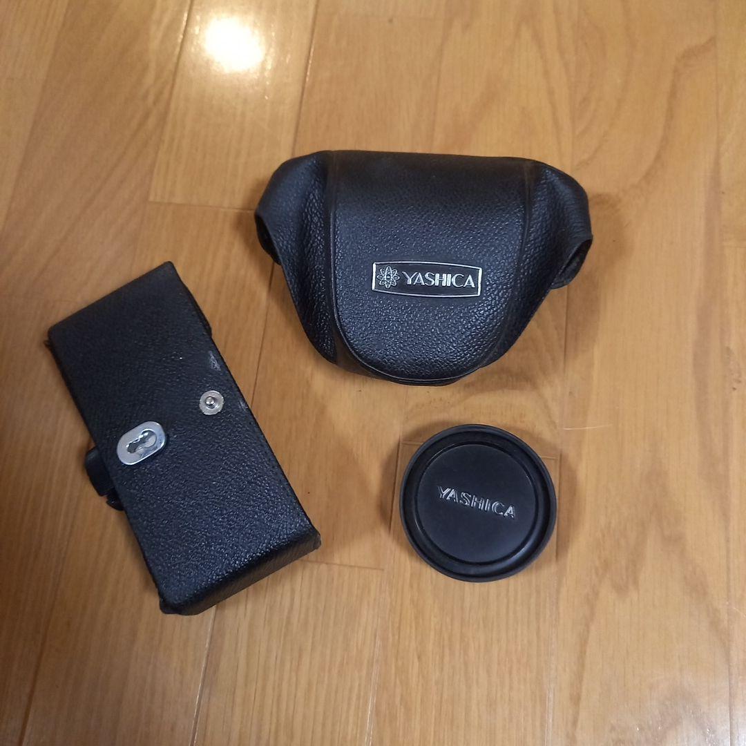 ヤシカの古いフィルムカメラ　付属品有り　　　　　インテリア等にも