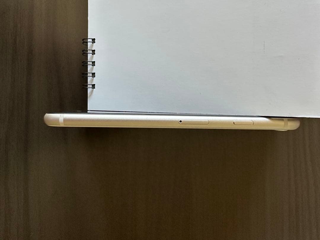 【ほぼ新品】 Apple iPhone SE (第3世代)