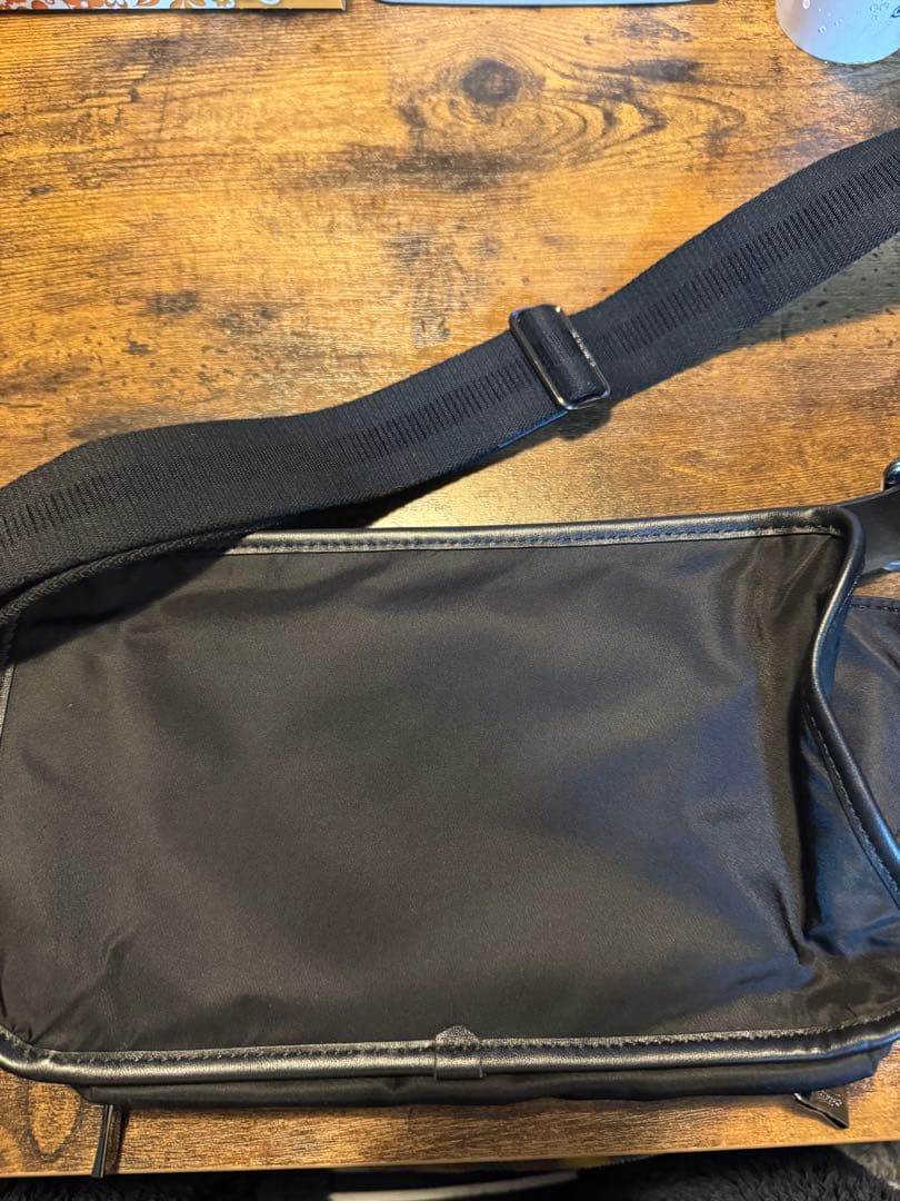 オロビアンコ 　ボディバッグ 極美品