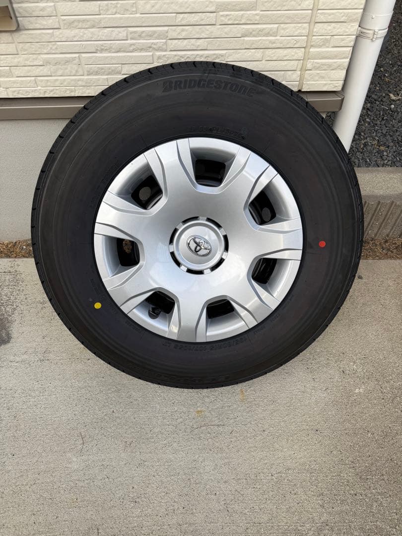ハイエース新品外しタイヤホイール4本セット