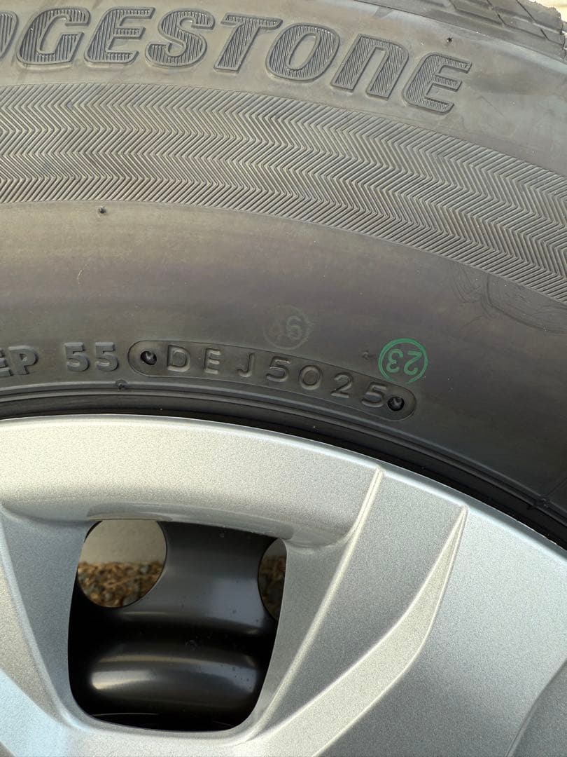 ハイエース新品外しタイヤホイール4本セット