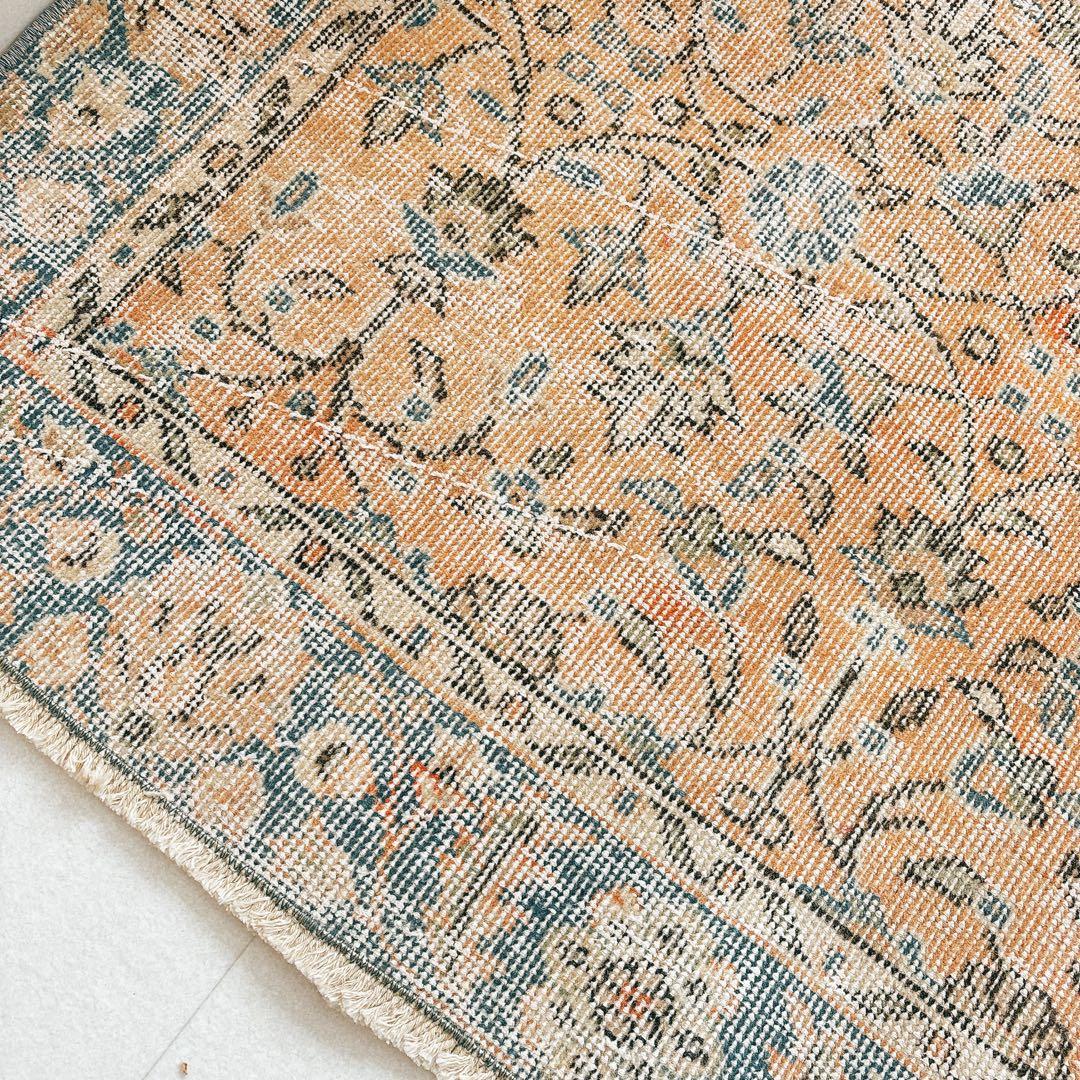 トルコ　ヴィンテージ ラグ オレンジ　ブルー　フローラル