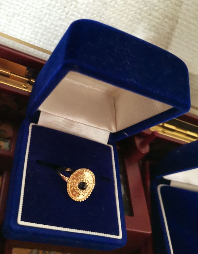 遺品整理 大量アクセサリー 刻印 指輪 金色 喜平 ネックレス ブローチ 翡翠