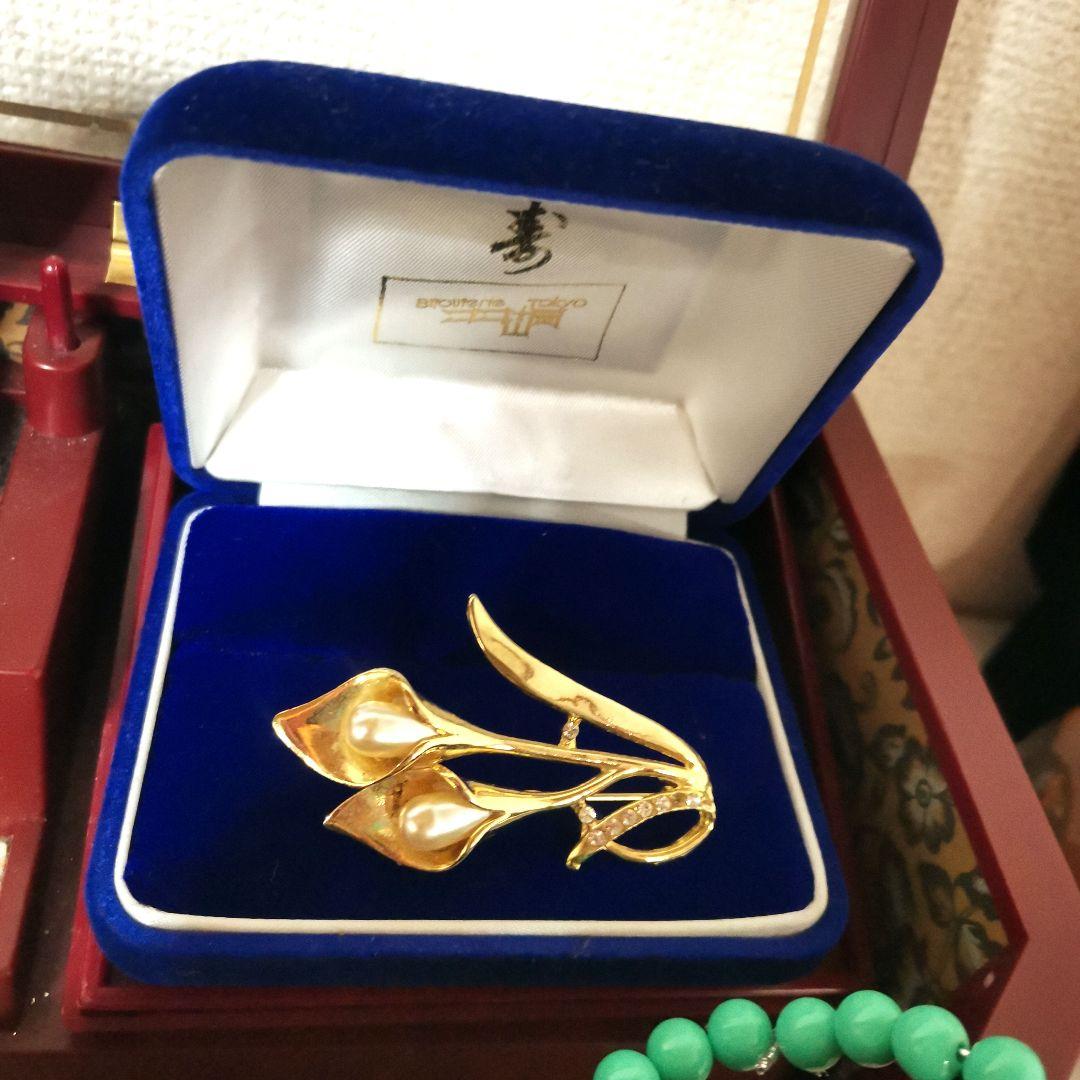 遺品整理 大量アクセサリー 刻印 指輪 金色 喜平 ネックレス ブローチ 翡翠