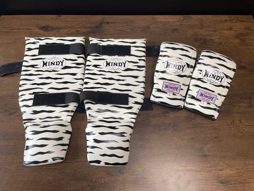 WINDY(ウィンディ) ゼブラ柄　パンチンググローブ　レガース