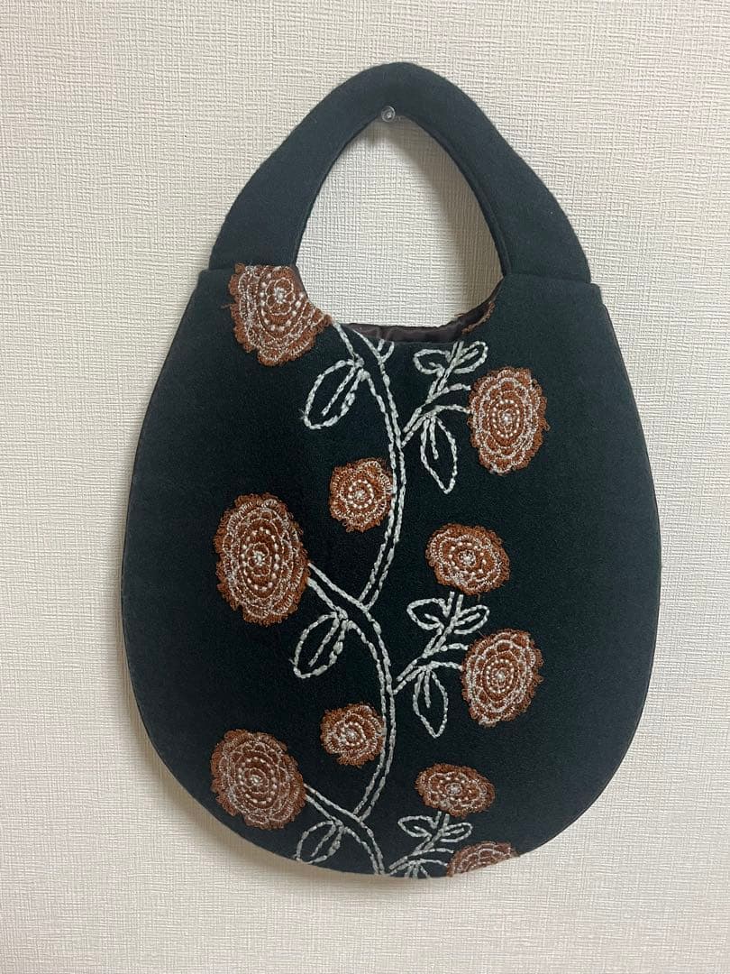 ミナペルホネン　ジャルディーノ　エッグバック　花柄刺繍 　ウール　ダークグリーン