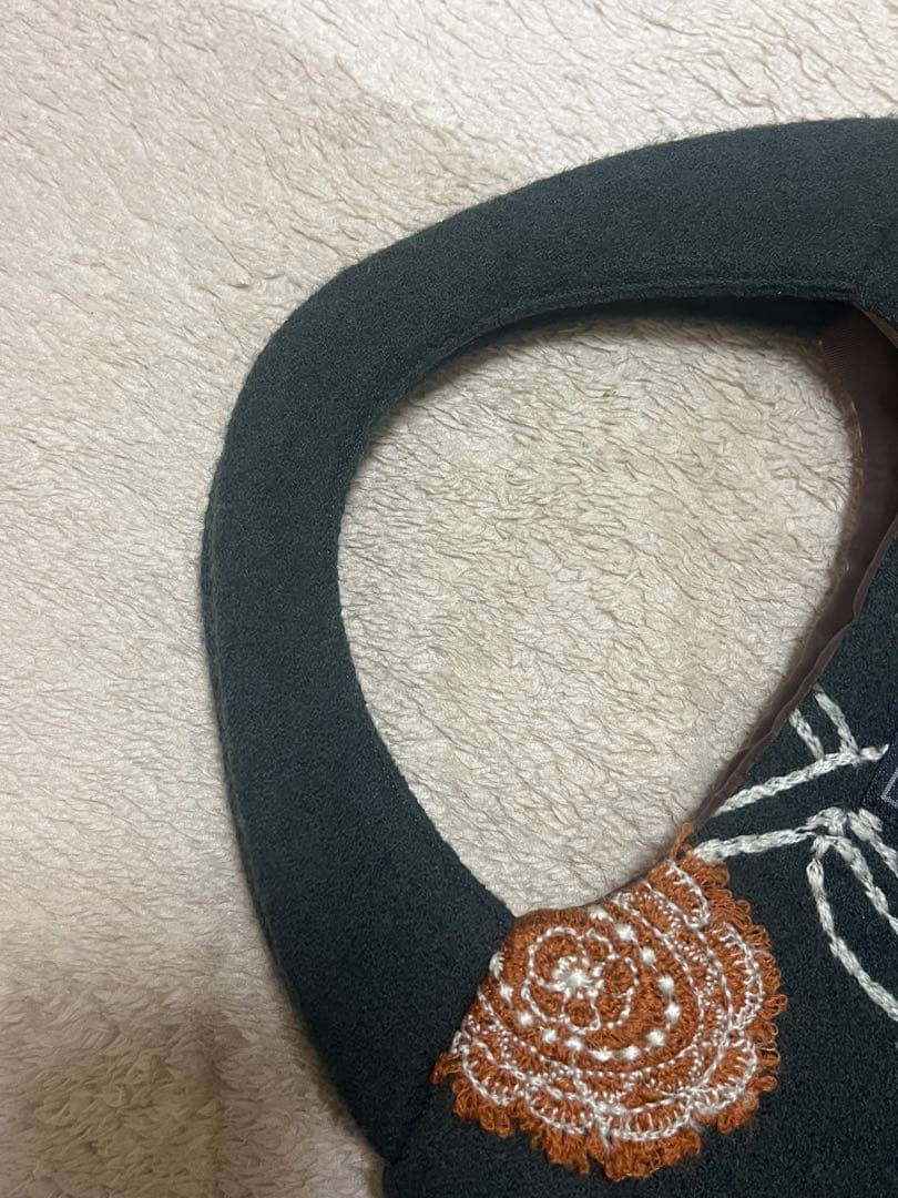 ミナペルホネン　ジャルディーノ　エッグバック　花柄刺繍 　ウール　ダークグリーン