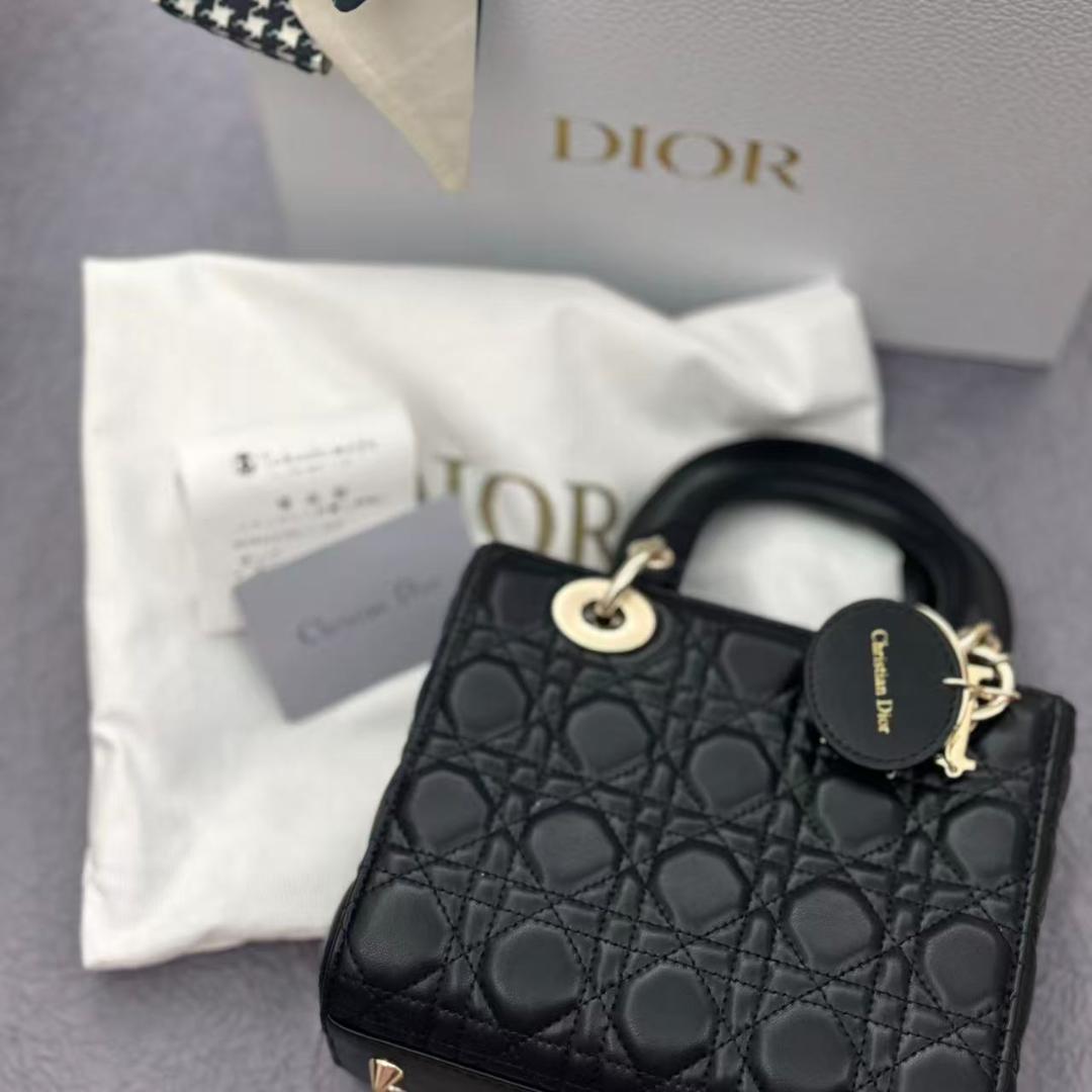 ロゴチャーム ラムスキン ショルダー 24時間以内発送