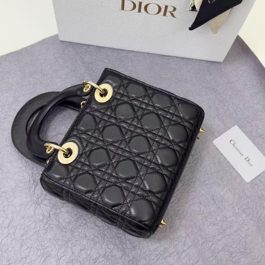 ロゴチャーム ラムスキン ショルダー 24時間以内発送