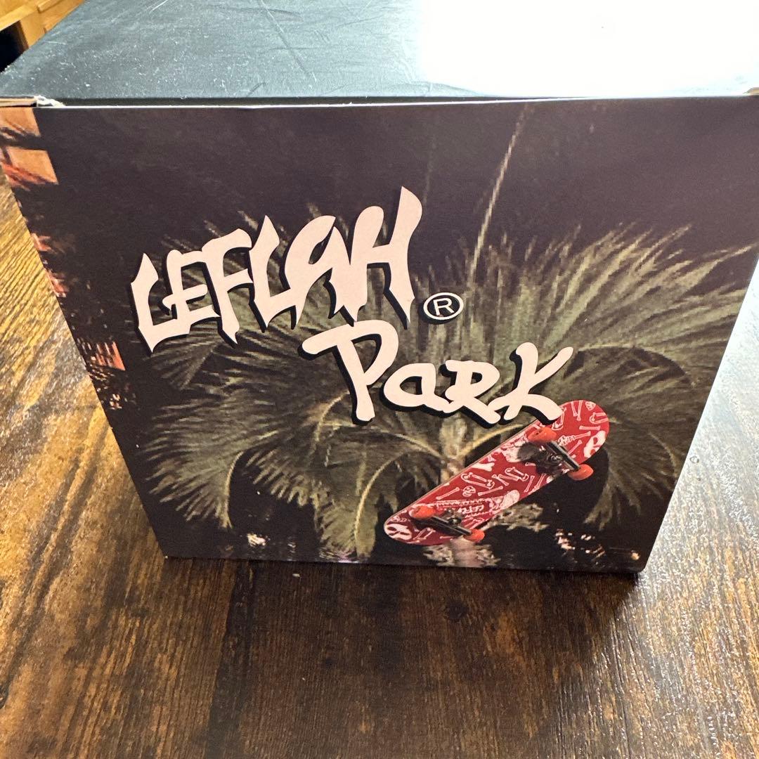 LEFLAH　指スケ　スケボー　キーホルダー　スケートボード　アクセサリー