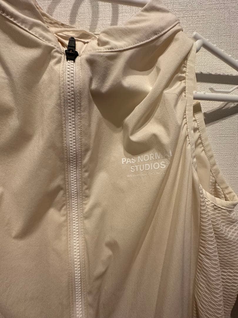 パスノーマルスタジオ　ジレ