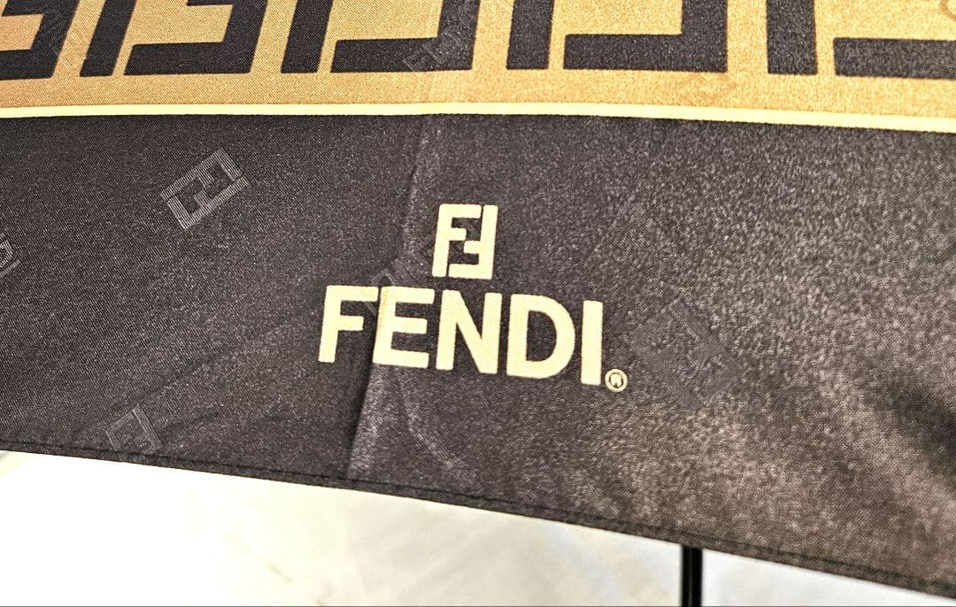 正規品　FENDI　フェンディ　長傘　雨傘　FF　ロゴ　ズッカ柄