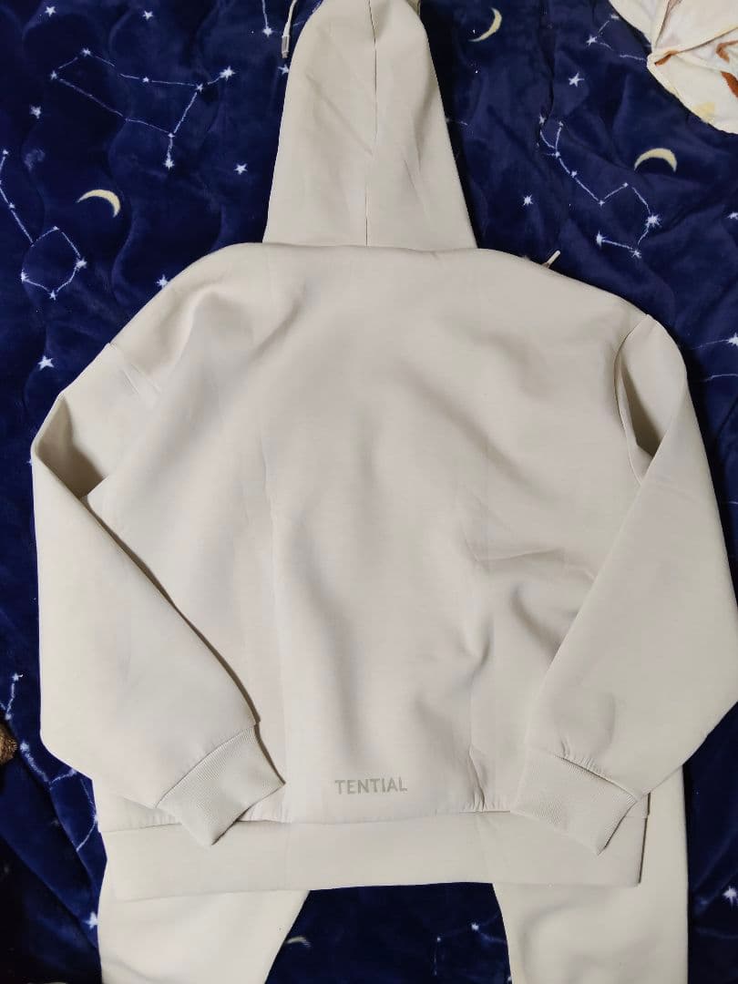 TENTIAL フード付きスウェットセット クリーム色