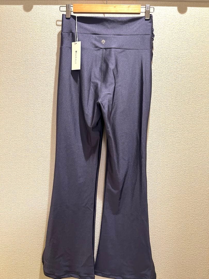 新品【SUKALA】シャインストレッチフィットパンツ