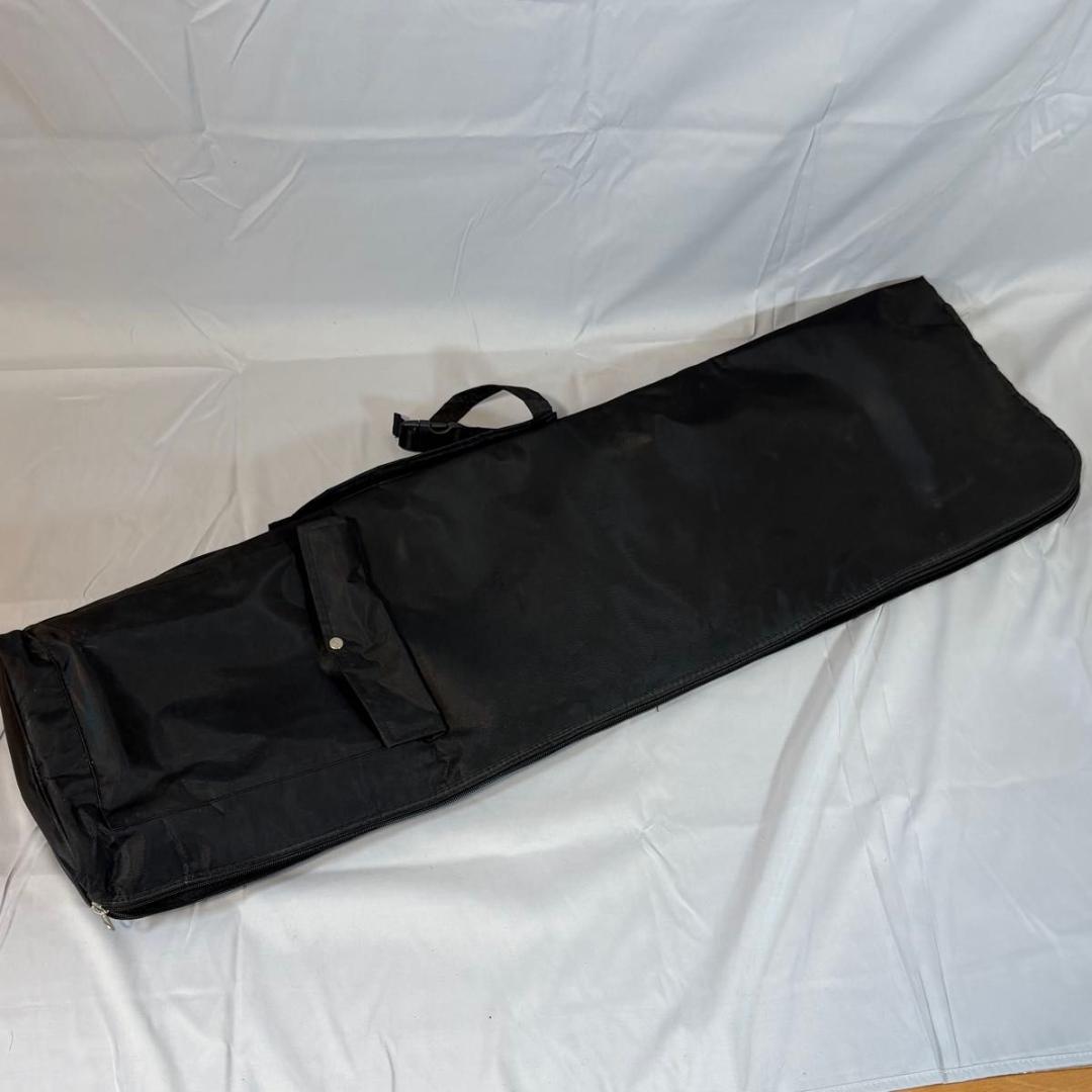 三味線　中棹（太さ2.6cm）　破れなし　駒・撥・弦・指掛付属