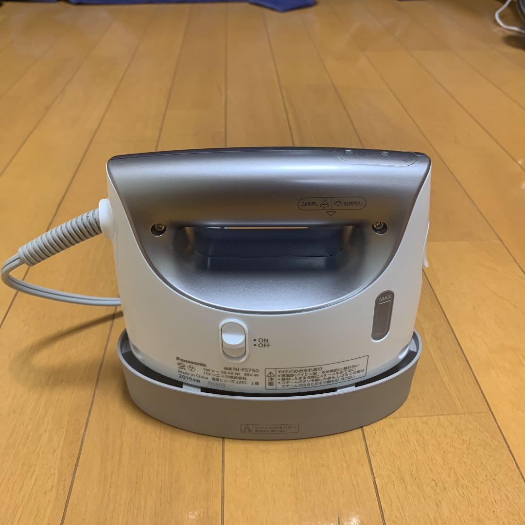 パナソニック 衣類スチーマー NI-FS 750
