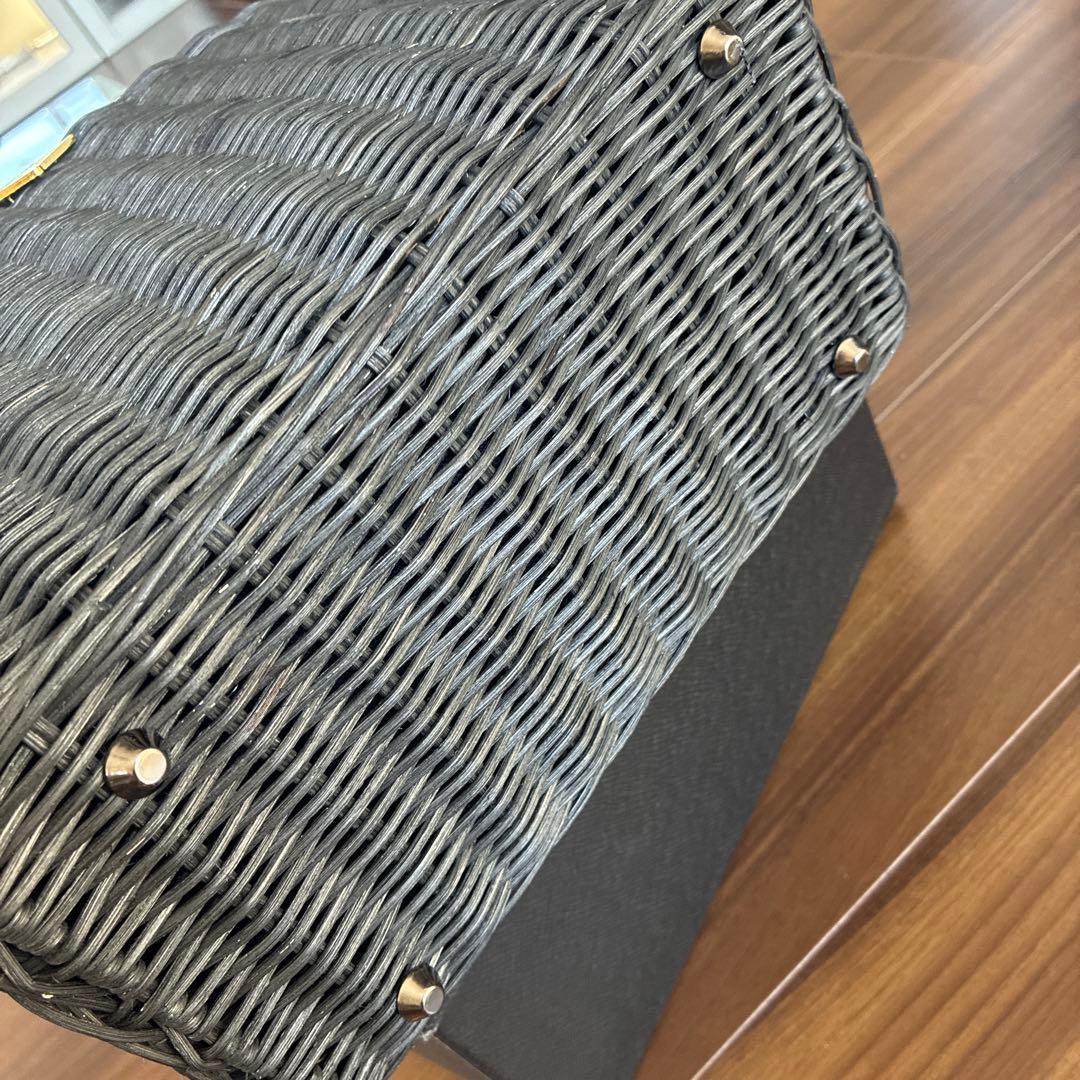 ロゴ付き　ブラック かごバッグ