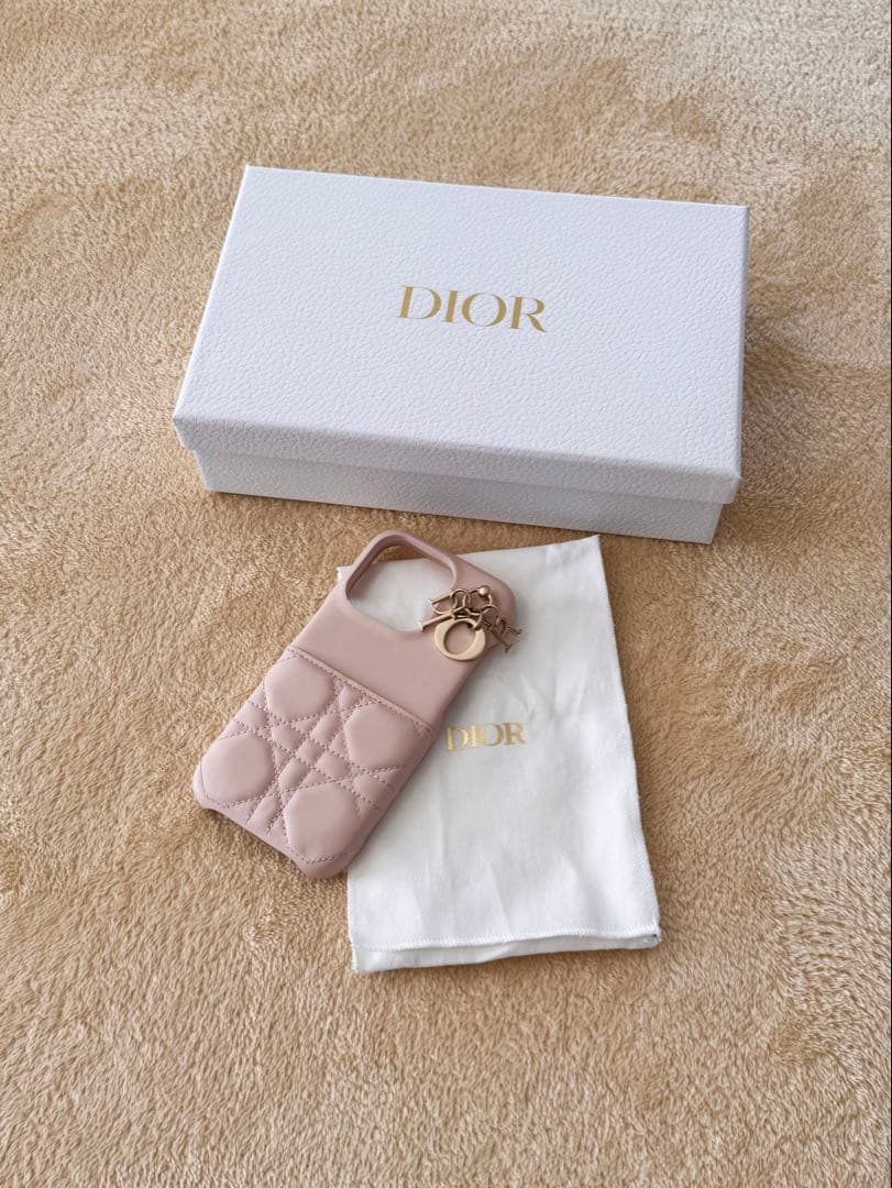 【日本限定】 Lady Dior iPhone 15 Proケース ラムスキン