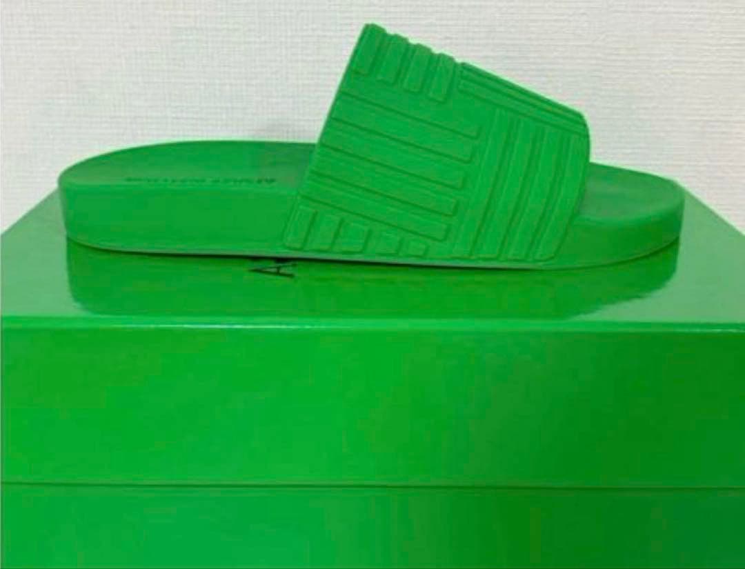 週末セール新品未使用BOTTEGA VENETAラバーサンダル　28cm