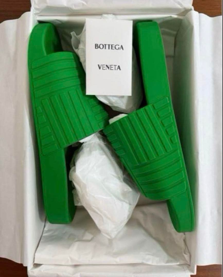 週末セール新品未使用BOTTEGA VENETAラバーサンダル　28cm