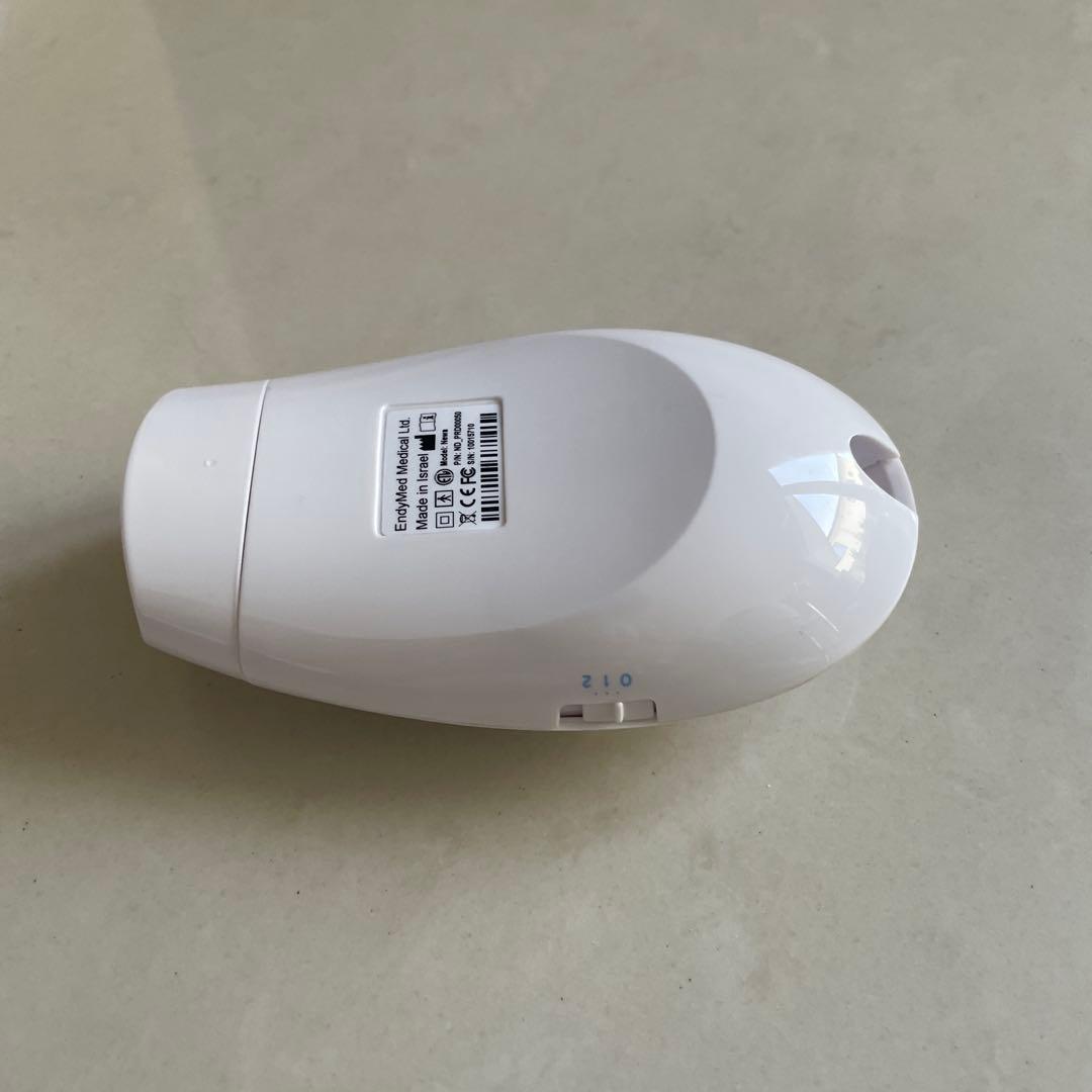 newaリフト美顔器 充電器・収納袋付き