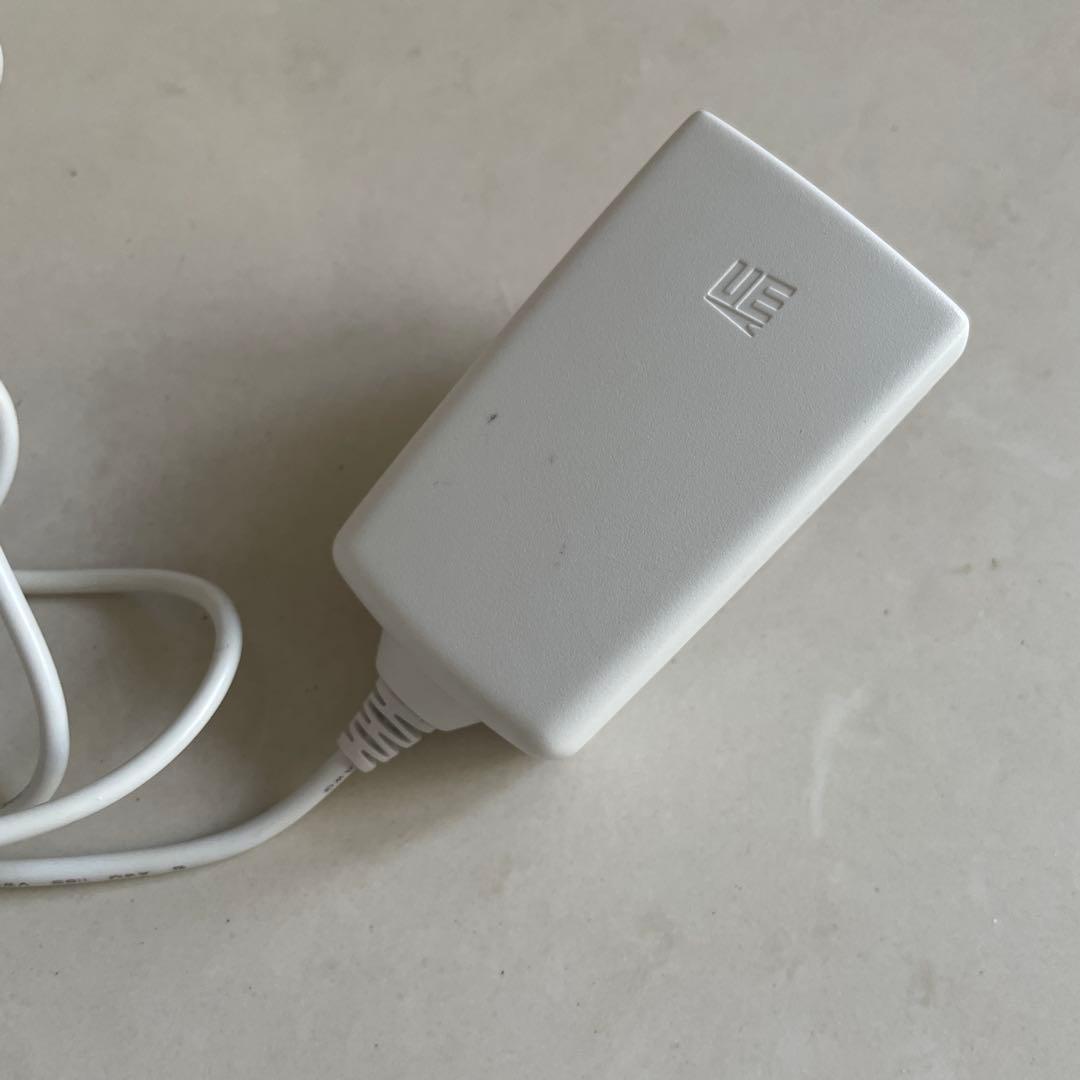 newaリフト美顔器 充電器・収納袋付き