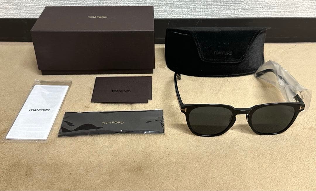トムフォードサングラス TF1051-K ECO 01A メンズ　レデイース兼用