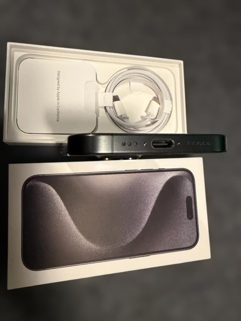 iPhone15 Pro 256GB ブラックチタニウム 美品＋ケース＆フィルム