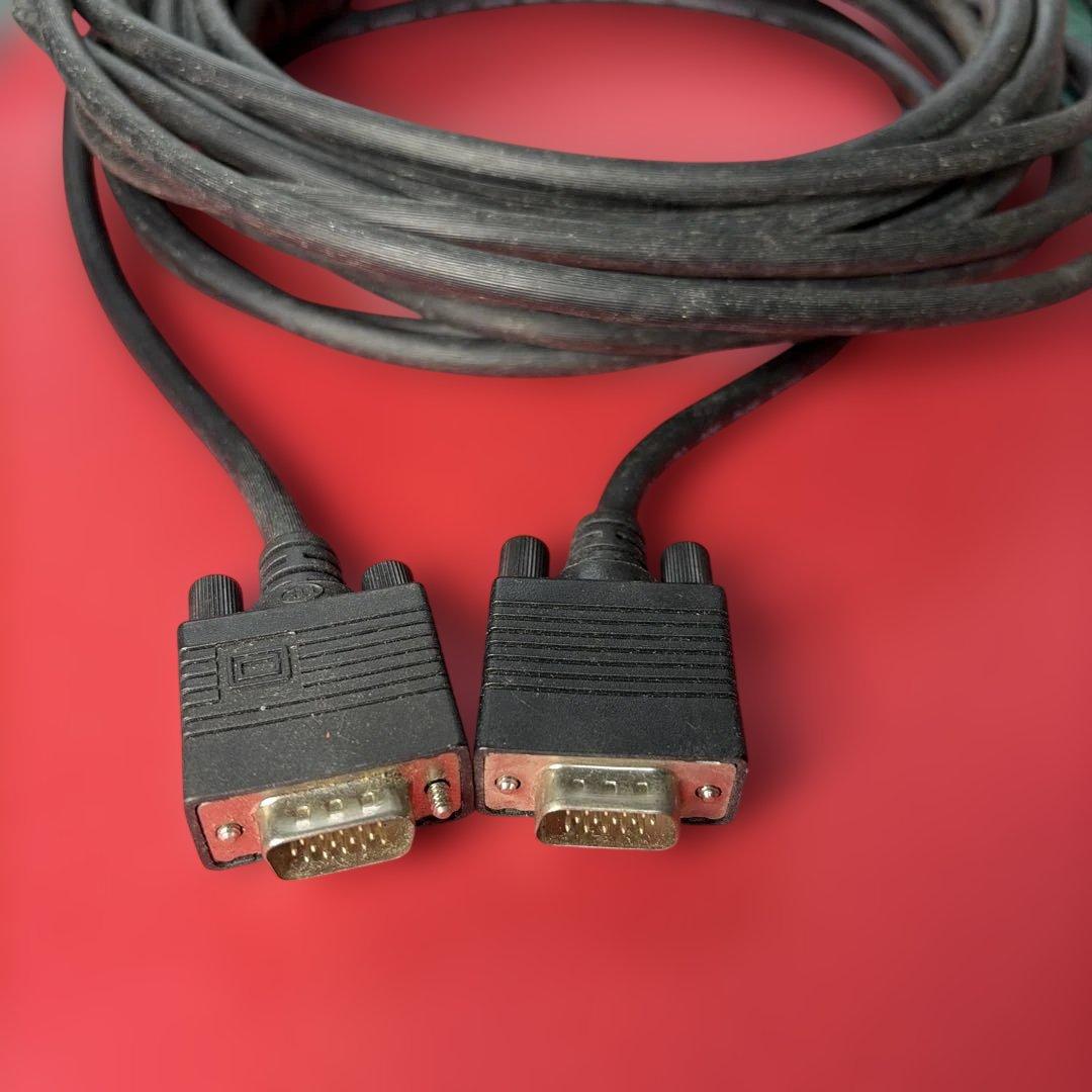 パソコンとプロジェクター又はディスプレイ接続ケーブル