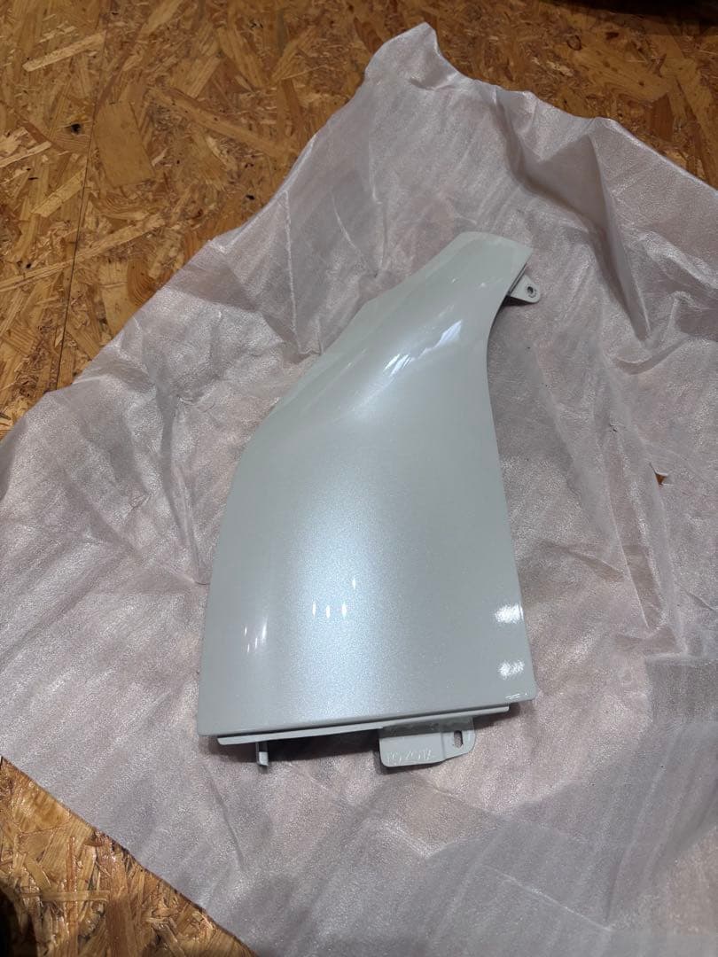 ハイエース海外純正コーナーパネル